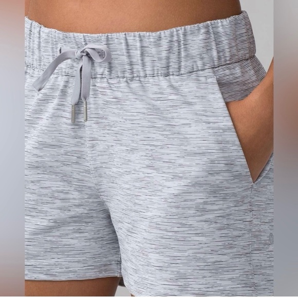 lululemon athletica Pants - LULULEMON On The Fly Women's Space Dye Gray Shorts Pockets Gym Workout Casual